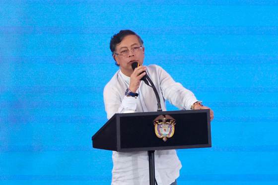 Petro cuestiona que el capitalismo se pueda adaptar "a un modo de energía no fósil"