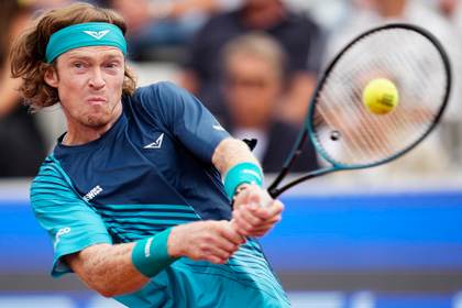 Rublev no da opciones a Darderi y repite triunfo en Bastad