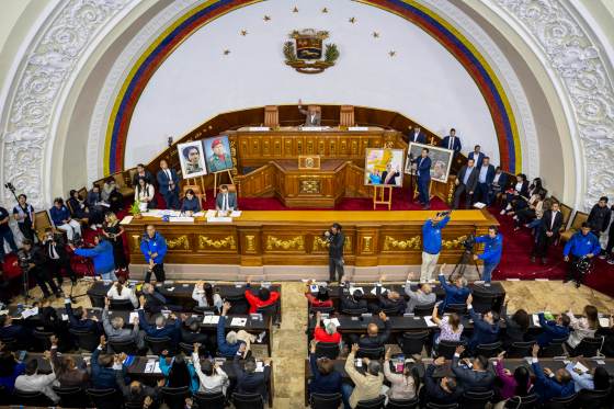 Parlamento de Venezuela nombra una comisión para iniciar proceso de renovación del Supremo