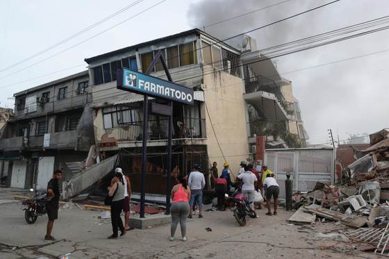 Caos y desolación en La Guaira, una ciudad destrozada por los derrumbes en Venezuela