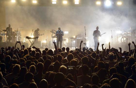 Massive Attack y Tom Waits lanzan un ataque a Trump con 'Boots on the Ground'