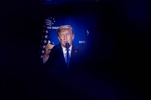 Trump amenaza con arancel del 100 % si prospera impuesto de la UE a los gigantes digitales