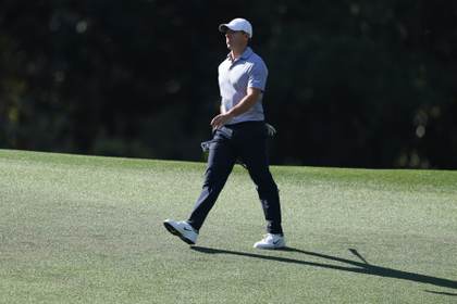 McIlroy dilapida su ventaja y Young lo alcanza en el liderato en Augusta