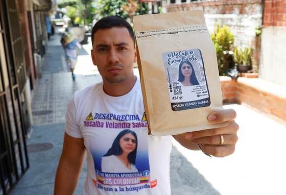 Un café para encontrarla: la campaña de un colombiano que busca a su madre desaparecida