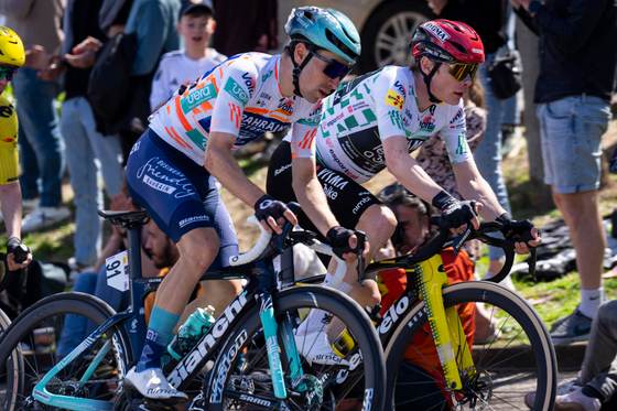 Vingegaard impone su jerarquía en la Volta