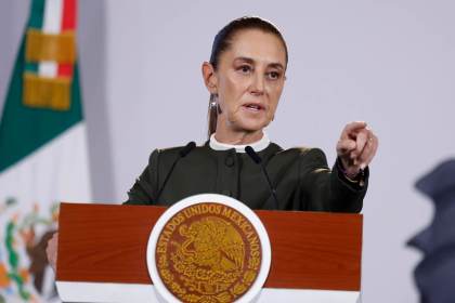 Sheinbaum promete solucionar la falta de medicamentos en la salud pública de México