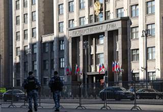 Duma rusa recibe con ovación a diputados veteranos de guerra en Ucrania en primera sesión