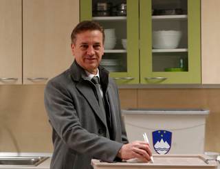 El recuento confirma un ajustado triunfo del primer ministro europeísta en Eslovenia