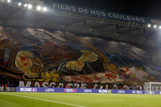 El PSG se arriesga a una sanción por la pancarta 'Masacre a la parisina' ante el Barcelona