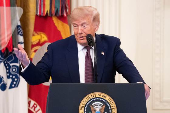 Trump afirma que Irán está "acabado" y que no recibirá "ni diez centavos" de EEUU