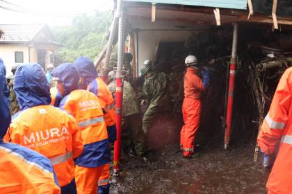 Asciende a diez la cifra de muertos por el tifón Dujuan en Japón, con cuatro desaparecidos