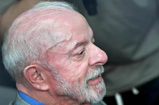 Lula califica de "conquista histórica" la reducción de la jornada laboral en Brasil