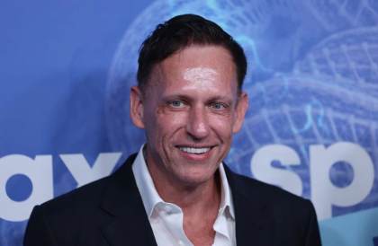 Un centenar de manifestantes protesta ante el premio Axel Springer a Peter Thiel en Berlín