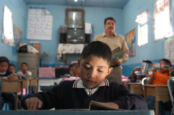 DD.HH. de México señala que recorte del ciclo escolar "repercute en bienestar de menores"
