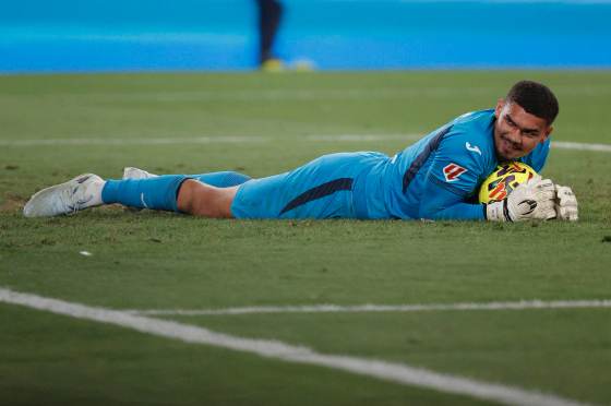 Luiz Júnior regresa a la portería de un Villarreal con Gerard y Mikautadze en ataque