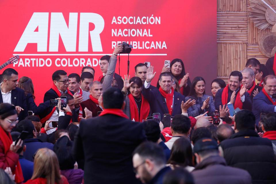 El mayor partido de Paraguay festeja cumpleaños de su líder y expresidente Horacio Cartes