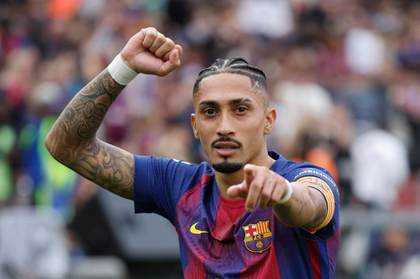 5-2. Raphinha y Cancelo votan Liga