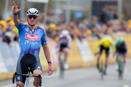 Van der Poel se impone con un ejercicio de resistencia