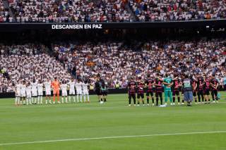 Minuto de silencio en el Bernabéu por los fallecidos en la riada entre Nepal y el Tíbet