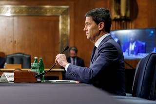 El Senado aprueba a Kevin Warsh como gobernador de la Fed, previo a su votación como presidente