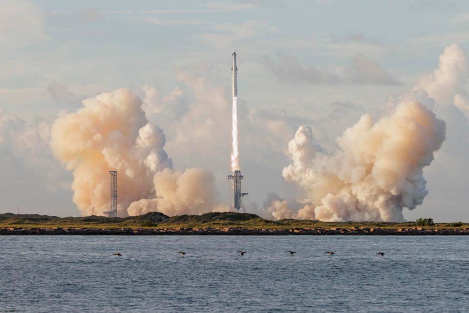 SpaceX logra el hito de poner en la órbita terrestre su enorme Starship