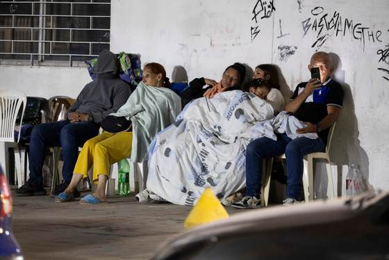 Nicolás Maduro llama a "la unión, la serenidad y al amor" tras los terremotos en Venezuela
