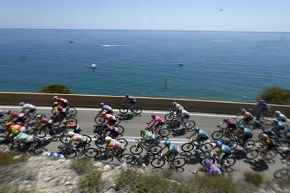 Un incendio en el sur de Francia priva de público a la tercera etapa del Tour