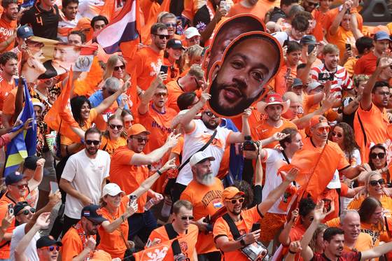 La 'marea naranja' llega ahora a Kansas City