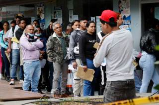El riesgo de deportación azuza la carrera de los venezolanos por regularizarse en Colombia