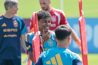 Mikel Merino vuelve con el grupo y Víctor Muñoz retoma su recuperación