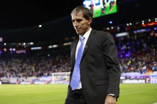 El líder América visita al León