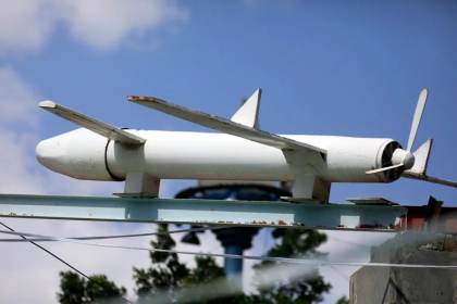Los hutíes del Yemen dicen haber derribado un F-15 saudí sobre importante ciudad petrolera