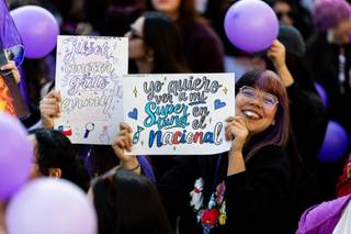 Seguidores de BTS protestan contra suspensión de conciertos en Chile: "¡Es muy injusto!"