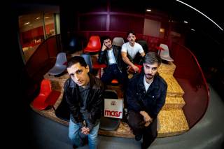 Los españoles Arde Bogotá saltan su mayor "precipicio creativo" con su nuevo disco