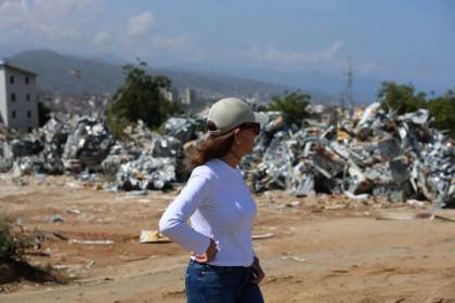 María Corina Machado visita estado devastado por doble terremoto y se reúne con afectados
