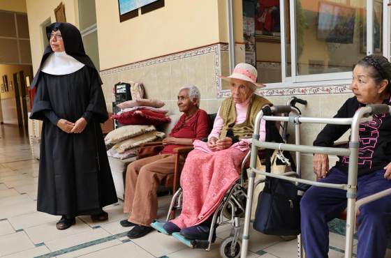 Esperanza renace en ancianos de Perú con visita del papa: "Nos ha devuelto ganas de vivir"