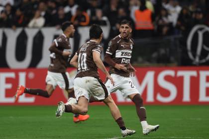 0-2. Platense vence al ya clasificado Corinthians y entra a octavos sin mirar a Montevideo