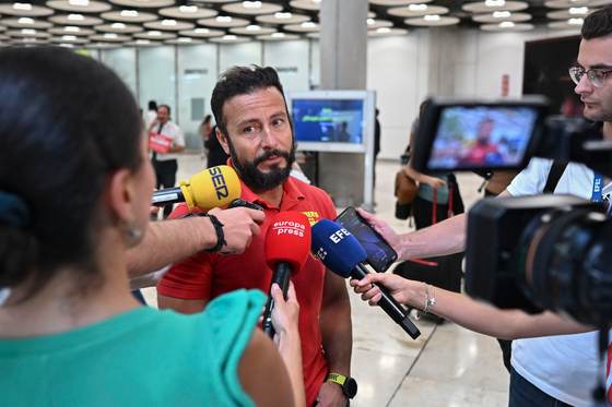 "Antonio, qué alegría verte": el saludo de un militar español a un rescatado en Venezuela