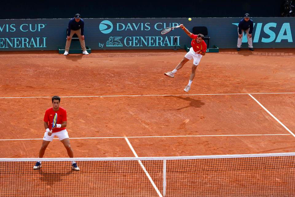 España gana el partido de dobles y se clasifica para la fase final de Bolonia