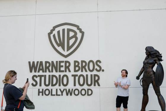 La junta de accionistas de Warner Bros aprueba el acuerdo de fusión con Paramount Skydance