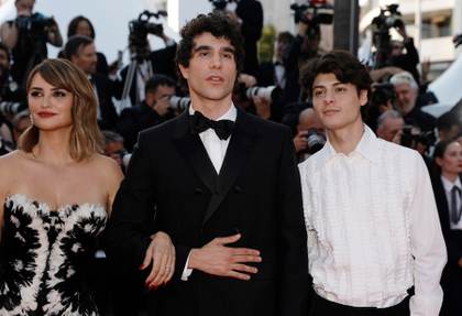 Los Javis y Penélope Cruz, en la alfombra roja de Cannes previa a la gala de premios