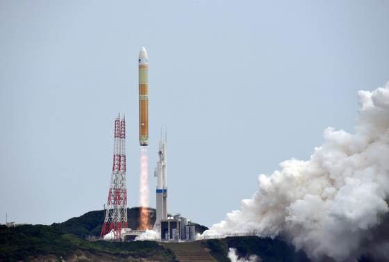 Japón lanza con éxito una versión 'low-cost' de su cohete insignia H3