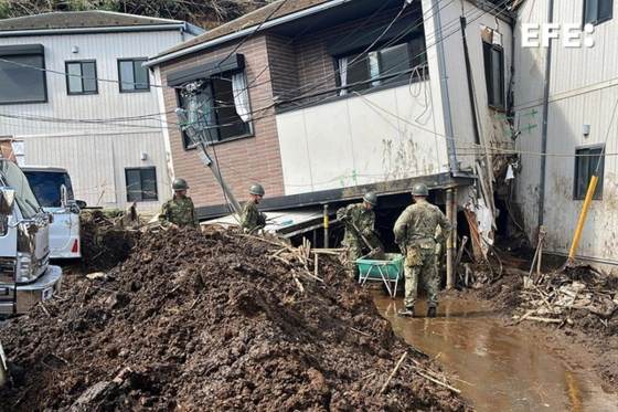 Sube a cinco muertos y seis desaparecidos el balance por el tifón Dujuan en Japón