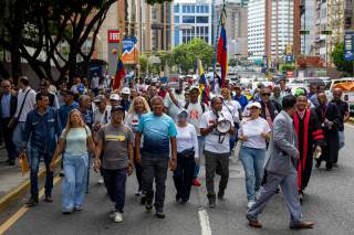 Protestan en Venezuela contra jueces, bajos salarios y exigen elecciones y liberaciones