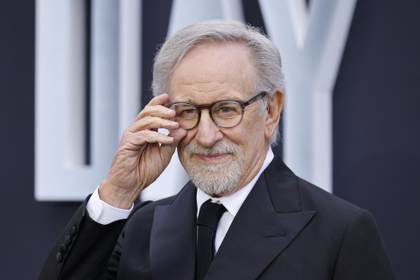Si Steven Spielberg se encontrase a un extraterrestre le preguntaría: "¿Has visto 'E.T.'?"