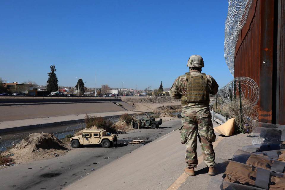 México dice que despliegue militar de EE.UU. en frontera es parte de "operaciones espejo"