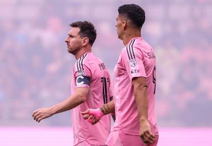 Hoyos atribuye el cambio de Messi a la "fatiga" y no confirma lesión