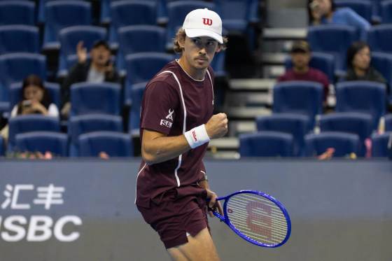 De Miñaur alcanza la final de Pekín tras la retirada de Hurkacz por lesión