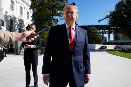 Trump dice no saber nada del regreso de Machado a Venezuela y que espera que esté a salvo
