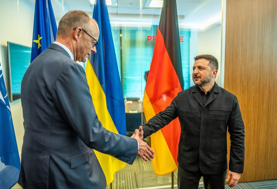 Zelenski agradece a Merz sus esfuerzos para crear capacidades antibalísticas europeas